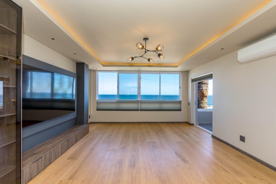 2 Bedroom Property for Sale in Sea Point Western Cape